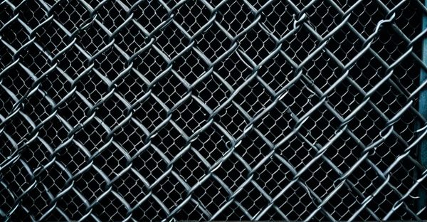 Tout savoir sur la croix de chaînage : utilité et avantages